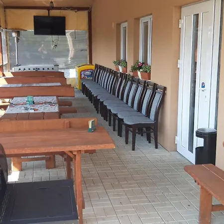 Bubo & Restaurant Moravany